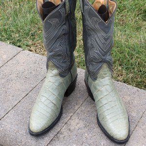 Tony Lama El Rey men's American alligator cowboy boots, size 9.5D. Grey in color